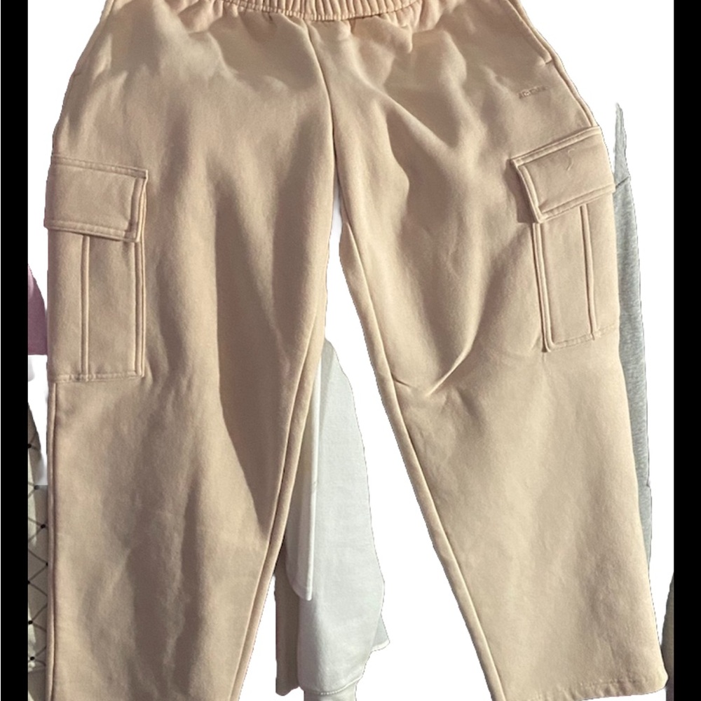 Aritzia Mega Sweat Pants rose nwt medium - Picture 3 of 6